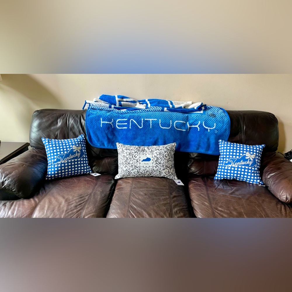 3 KY DERBY! throw pillows!🐎🌹2-blue/white-1-white/blk🐎🌹